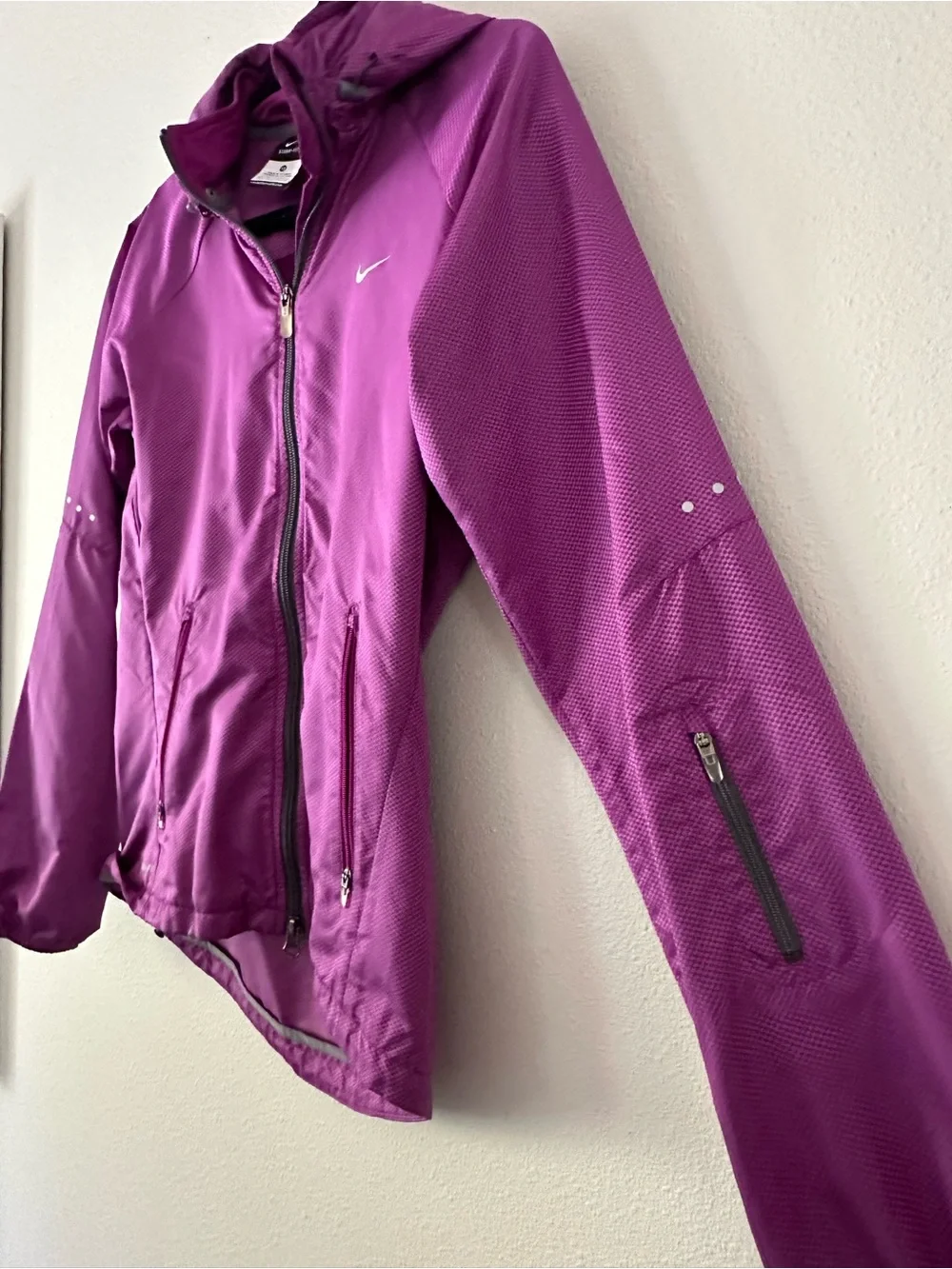Nike Women’s XS Storm-Fit Purple Hooded Zip Running Athletic Jacket Vented Gym‎